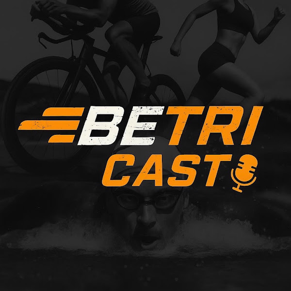 Původní vizuál podcastu BETRICAST: plavání, cyklistika, běh a mikrofon